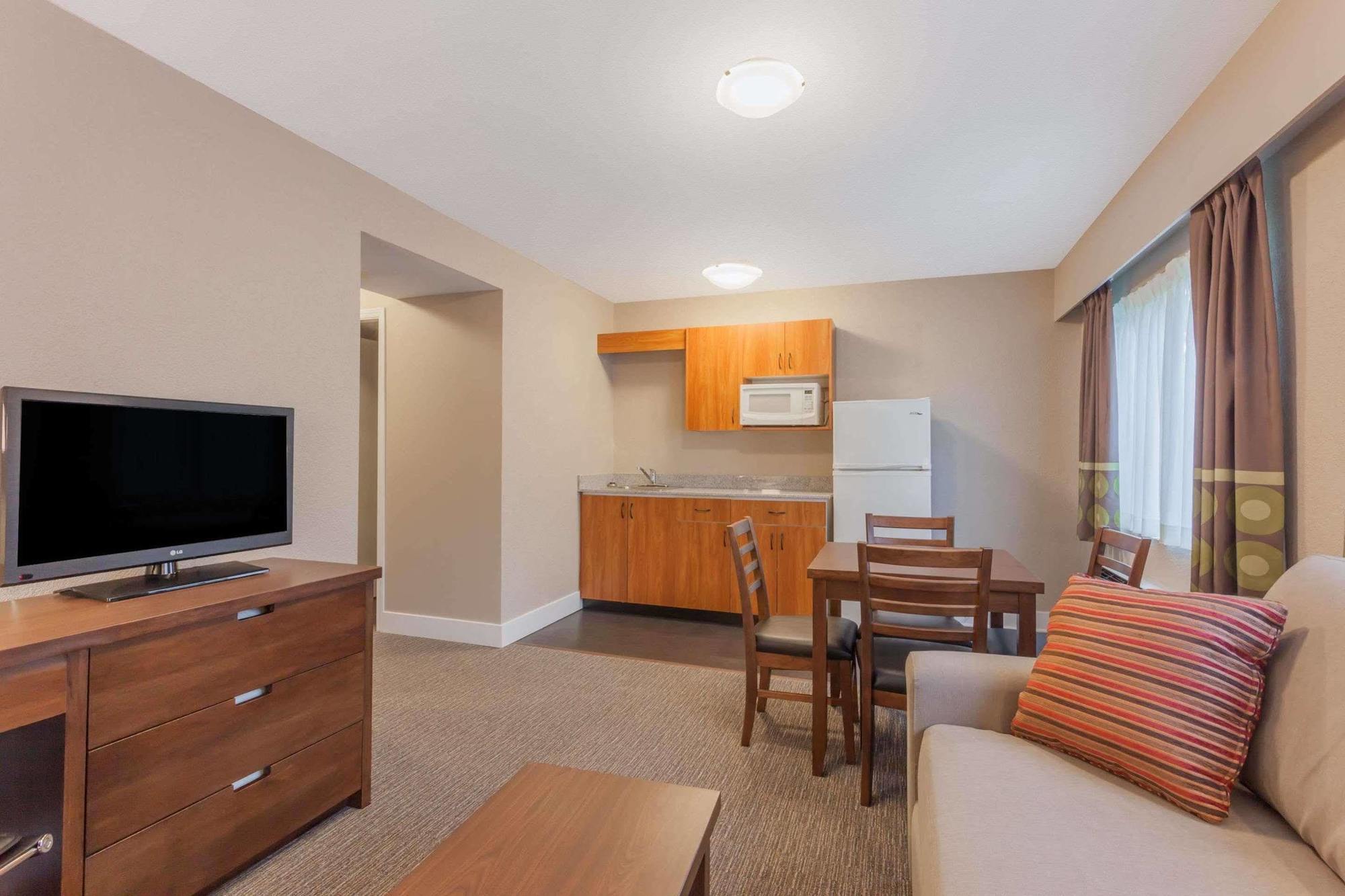Hotel Super 8 By Wyndham Abbotsford Bc Extérieur photo